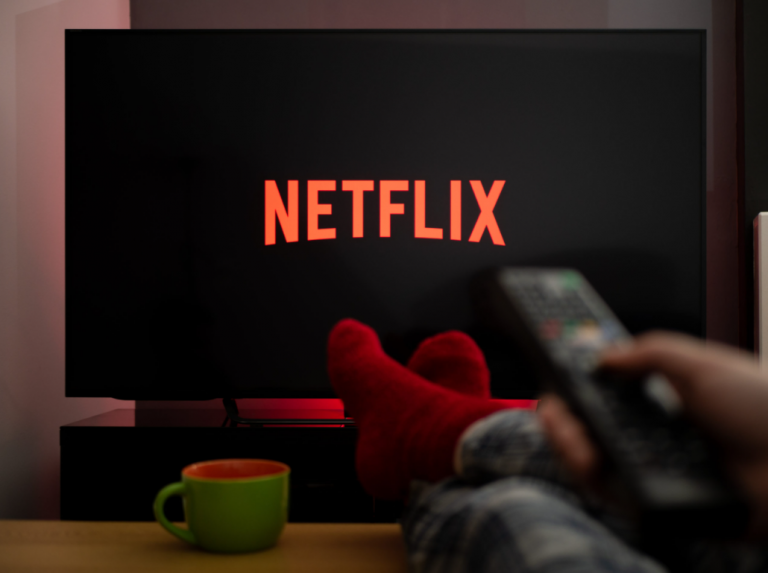 How To Fix Netflix Keeps Crashing On Your TV Splaitor