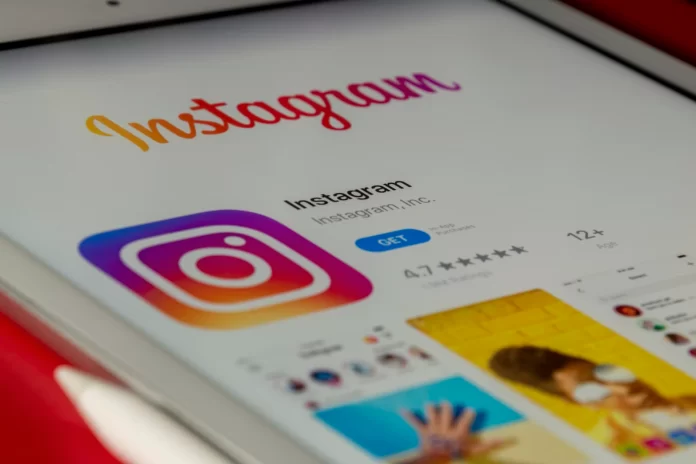 How to add pictures to an Instagram Story